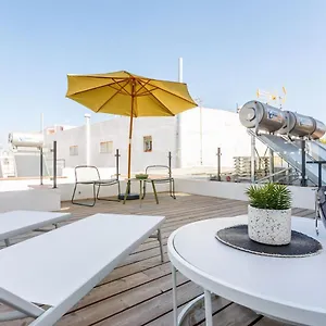 Precioso Atico De Diseno, Gran Terraza De 35 M2 Y De 16 M2 Y Garaje En Pleno Centro , Sevilla España